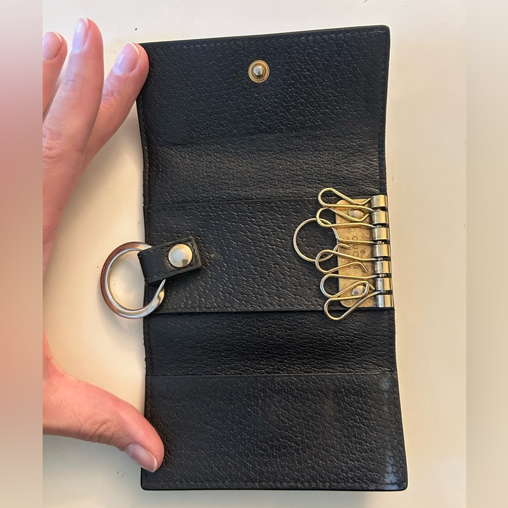 Gucci key holder with green and red Web canvas.Measurements: 4"L x 1.5"W x 2.5"H - Picture 4 of 14